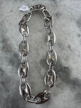 Shortie Mariner Chain Strap
Clare V.